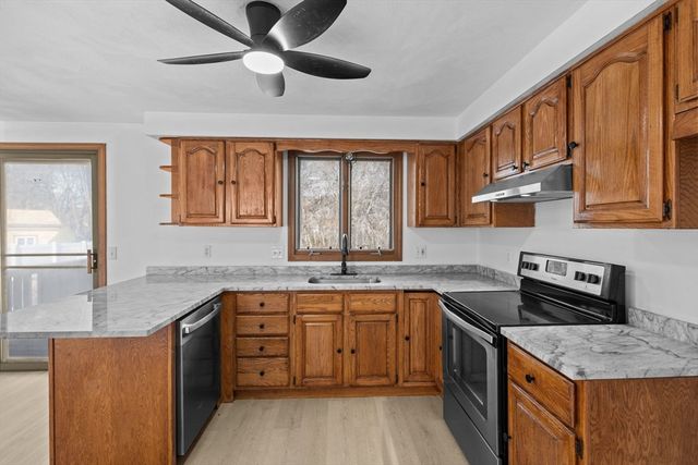 24 Reilly Ave, Blackstone, MA 01504