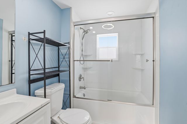 58 Wheelock Parkway E, Saint Paul, MN 55117