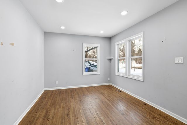 58 Wheelock Parkway E, Saint Paul, MN 55117