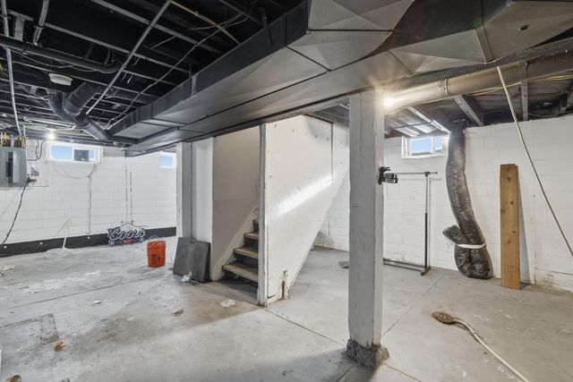 58 Wheelock Parkway E, Saint Paul, MN 55117