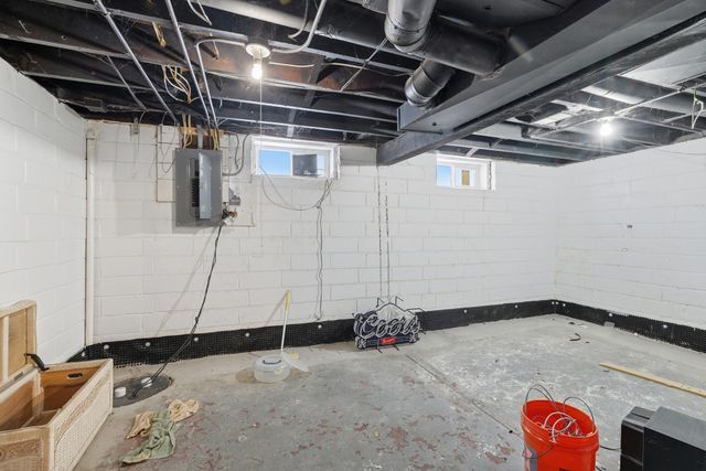 58 Wheelock Parkway E, Saint Paul, MN 55117