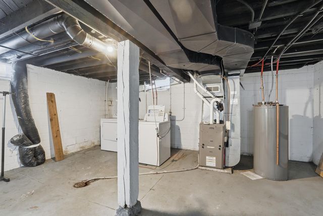 58 Wheelock Parkway E, Saint Paul, MN 55117