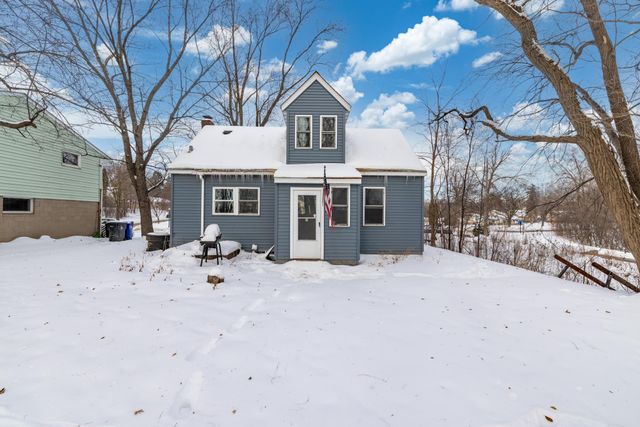 58 Wheelock Parkway E, Saint Paul, MN 55117