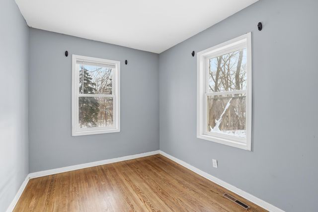 58 Wheelock Parkway E, Saint Paul, MN 55117