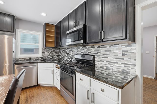 58 Wheelock Parkway E, Saint Paul, MN 55117