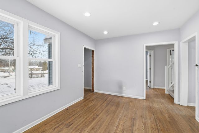 58 Wheelock Parkway E, Saint Paul, MN 55117