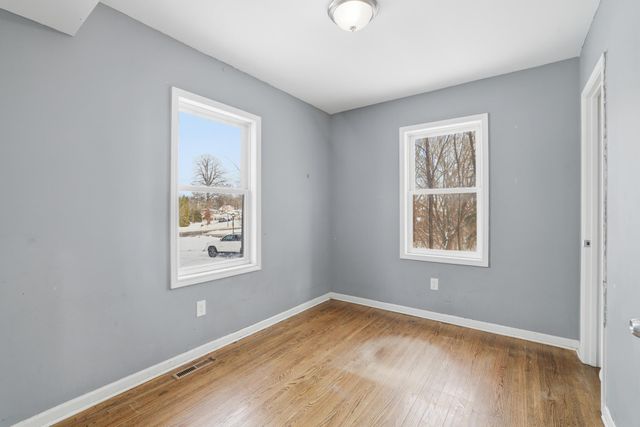 58 Wheelock Parkway E, Saint Paul, MN 55117