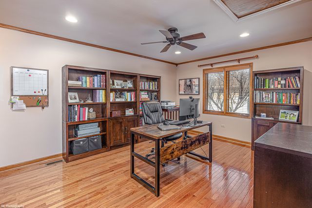 8314 Heather Lane, Tinley Park, IL 60477