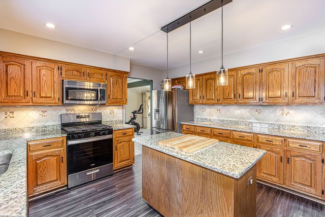 8314 Heather Lane, Tinley Park, IL 60477