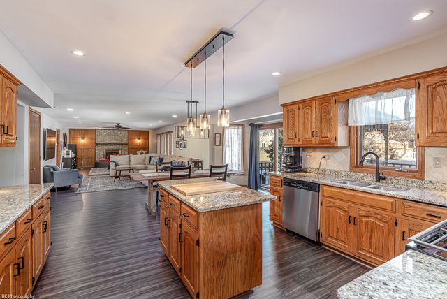 8314 Heather Lane, Tinley Park, IL 60477