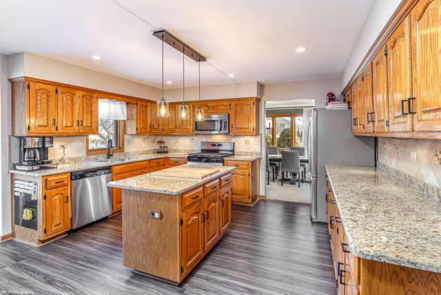 8314 Heather Lane, Tinley Park, IL 60477