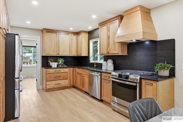 21330 Brentwood Road, Omaha, NE 68022