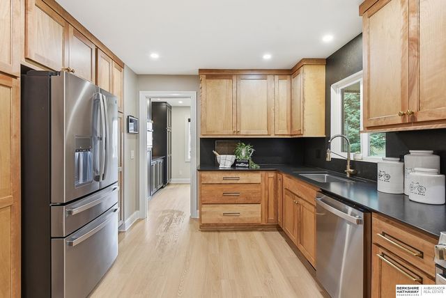 21330 Brentwood Road, Omaha, NE 68022