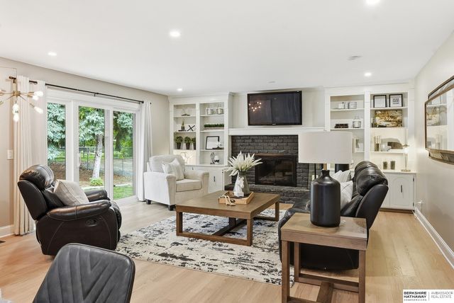 21330 Brentwood Road, Omaha, NE 68022