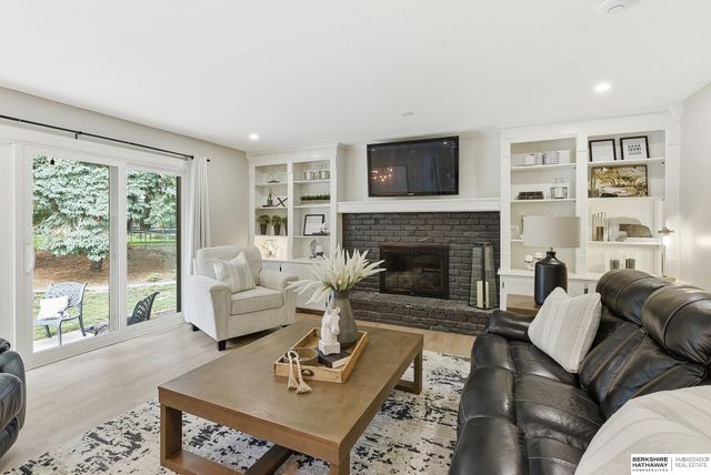 21330 Brentwood Road, Omaha, NE 68022