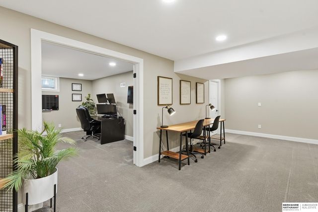 21330 Brentwood Road, Omaha, NE 68022