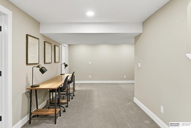 21330 Brentwood Road, Omaha, NE 68022