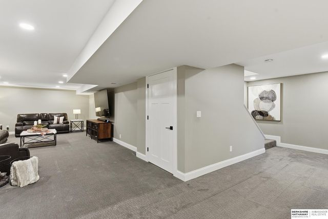 21330 Brentwood Road, Omaha, NE 68022