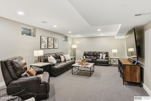 21330 Brentwood Road, Omaha, NE 68022