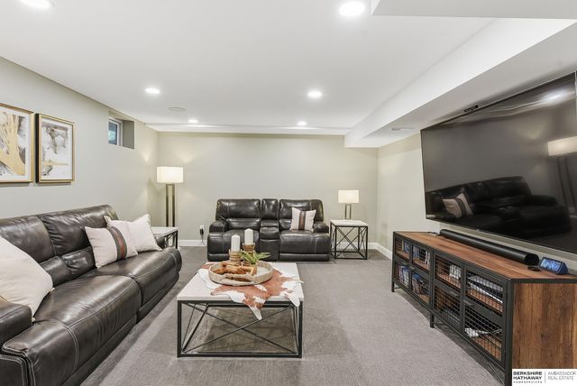 21330 Brentwood Road, Omaha, NE 68022