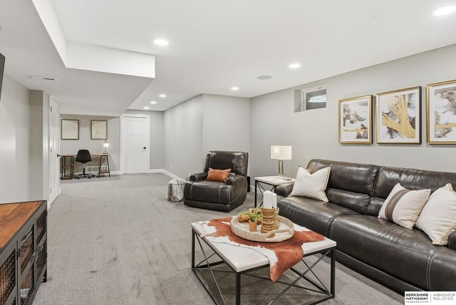 21330 Brentwood Road, Omaha, NE 68022