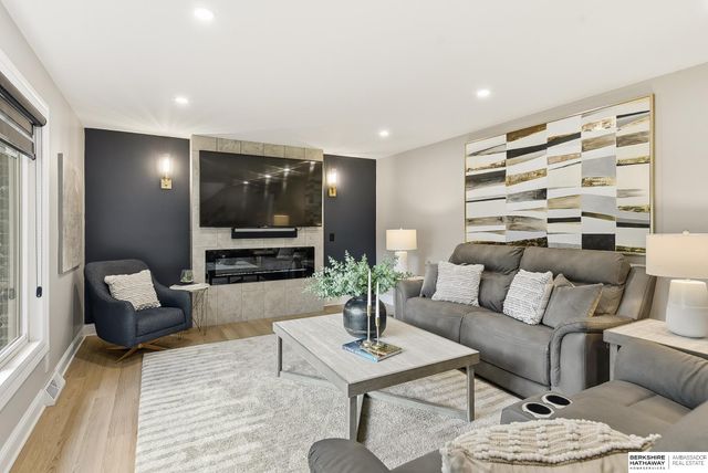 21330 Brentwood Road, Omaha, NE 68022
