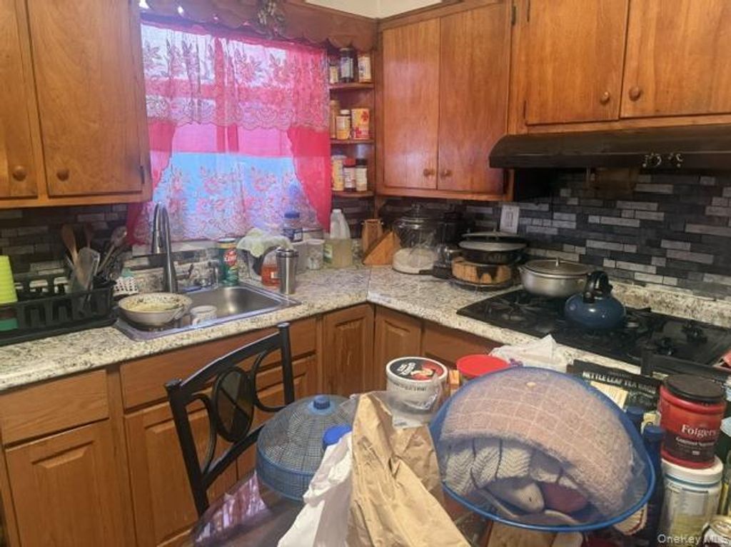 30 Saratoga Avenue, Yonkers, NY 10705 — photo 3