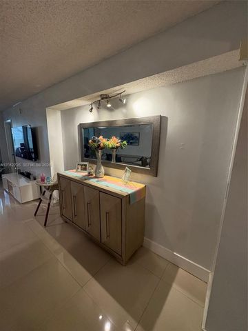 9531 Seagrape Dr 106, Davie, FL 33324