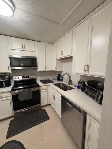 9531 Seagrape Dr 106, Davie, FL 33324