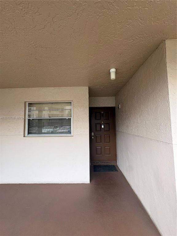 9531 Seagrape Dr 106, Davie, FL 33324