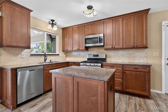 1412 Apple Valley Drive, O'fallon, MO 63366