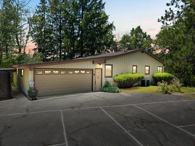 4786 Riverview DRIVE, Hubertus, WI 53033