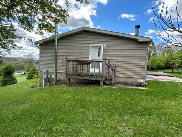 1275 Swede Hill Rd, Hempfield Twp, PA 15601