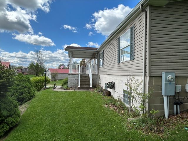 1275 Swede Hill Rd, Hempfield Twp, PA 15601