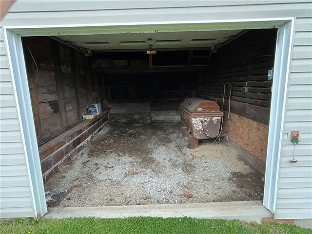 1275 Swede Hill Rd, Hempfield Twp, PA 15601