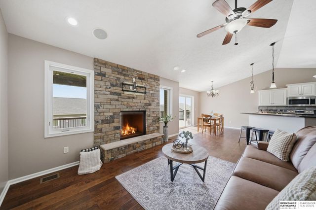 710 N 95th Street, Lincoln, NE 68505