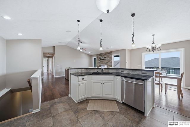 710 N 95th Street, Lincoln, NE 68505
