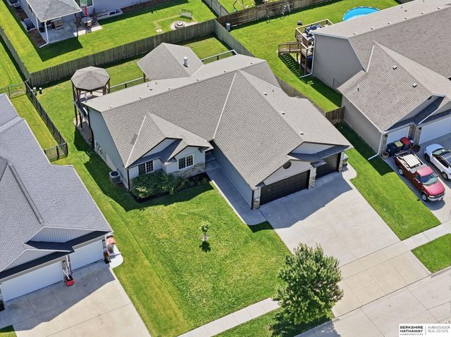 710 N 95th Street, Lincoln, NE 68505
