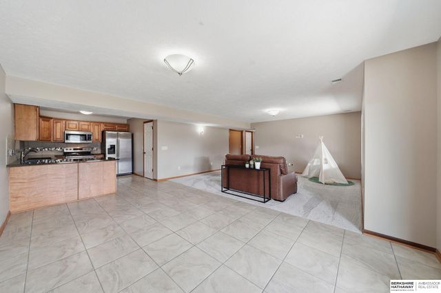 710 N 95th Street, Lincoln, NE 68505