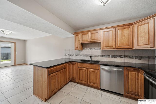 710 N 95th Street, Lincoln, NE 68505