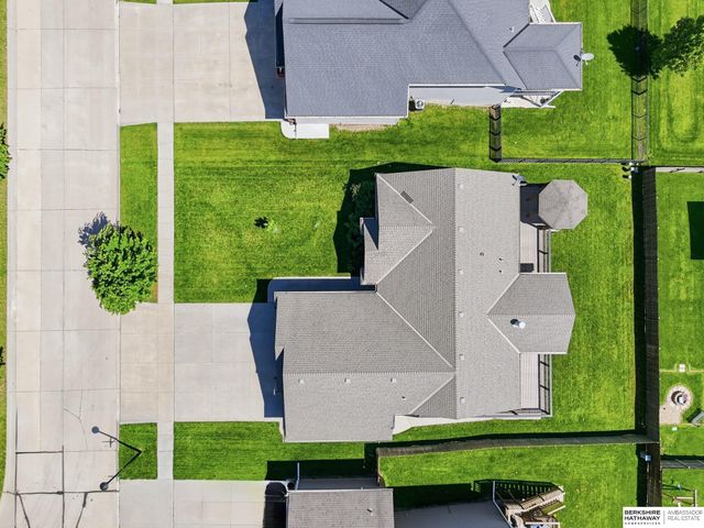 710 N 95th Street, Lincoln, NE 68505