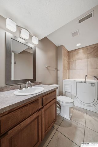 710 N 95th Street, Lincoln, NE 68505