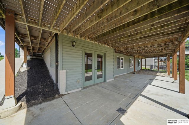 710 N 95th Street, Lincoln, NE 68505