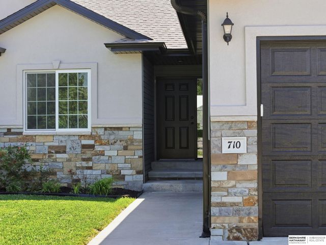 710 N 95th Street, Lincoln, NE 68505