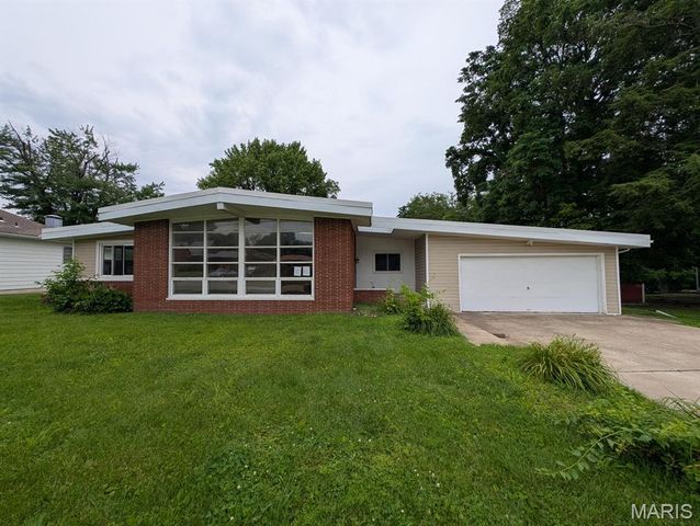 34 Wilshire Drive, Fairview Heights, IL 62208