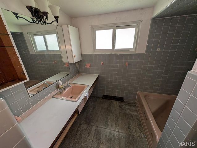 34 Wilshire Drive, Fairview Heights, IL 62208