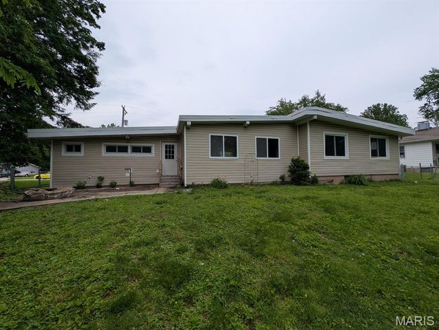 34 Wilshire Drive, Fairview Heights, IL 62208