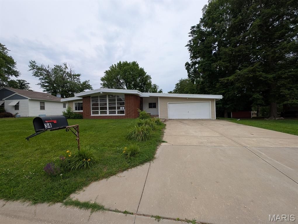 34 Wilshire Drive, Fairview Heights, IL 62208