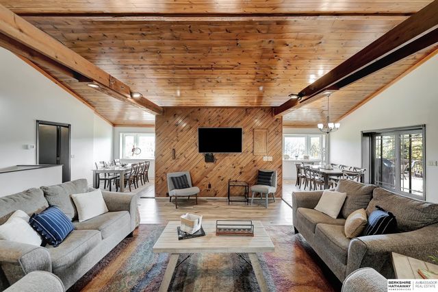 5009 CR 39 County Road, Fort Calhoun, NE 68023