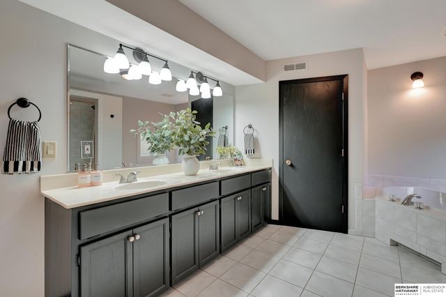 5009 CR 39 County Road, Fort Calhoun, NE 68023